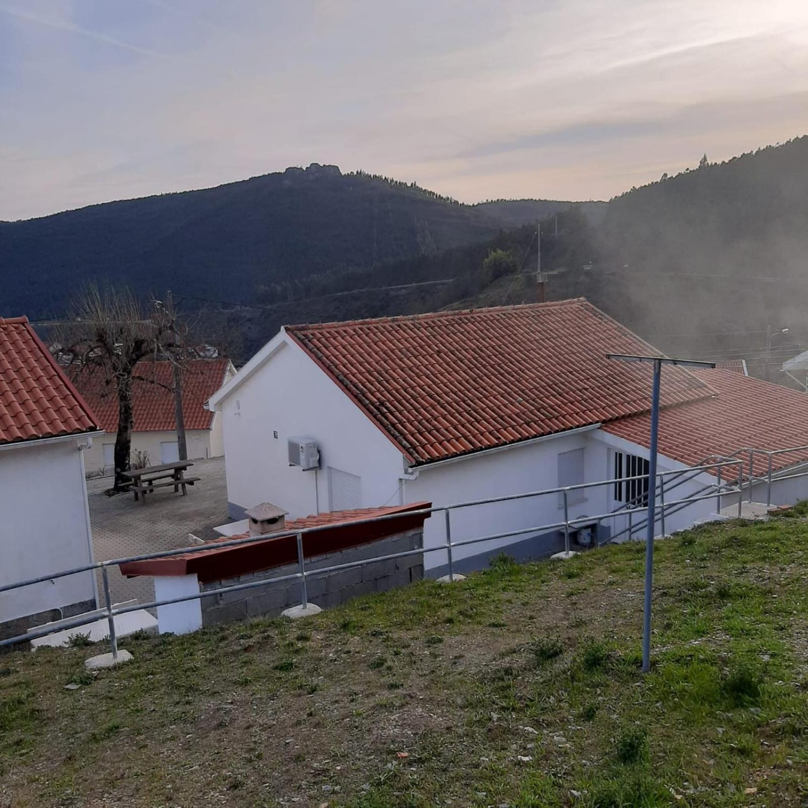 Casas Da Escola - "A Escola" - Meas Villa Pampilhosa da Serra Buitenkant foto